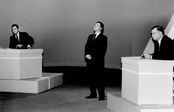Debata prezydencka z roku 1995. Po serii wzajemnych "uprzejmości" debatę, jak i całe wybory wygrał Aleksander Kwaśniewski. (Źródło: Interia)