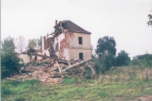 Pałac w Gajcu w latach 90.- obraz nędzy i rozpaczy
