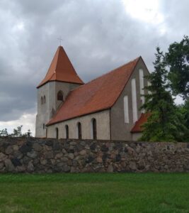 Kośćiół w Golicach współcześnie. Obecnie świątynia jest filią parafii Matki Łaski Bożej w Górzycy (fot. Dawid Nowak) 