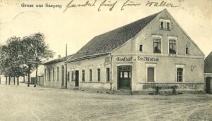 Säpzig na krótko przed wybuchem pierwszej wojny światowej. Na zdjęciu gospoda Emila Weitzela, czyli późniejsza sala wiejska.